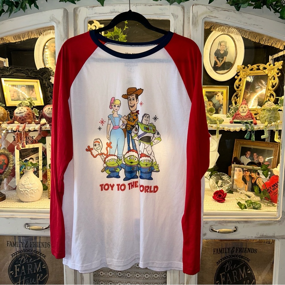 Toy Story 4 Christmas Men's size Large long sleeve night shirt white red